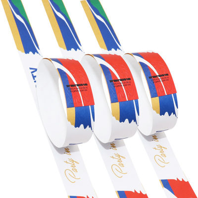 Las pulseras desechables personalizadas.