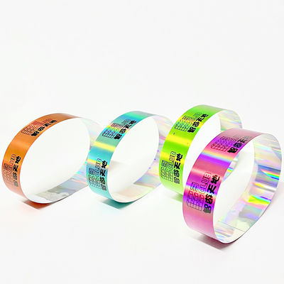 Las pulseras de plástico Glitter Party están de moda y se pueden ajustar a medida
