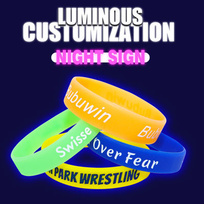 Impresión en serigrafía de pulseras de goma para publicidad