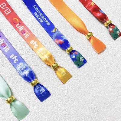 Pulseras de tela tejida a medida Impresión de pantalla Para eventos corporativos Actividad de festivales musicales Brazalete de poliéster
