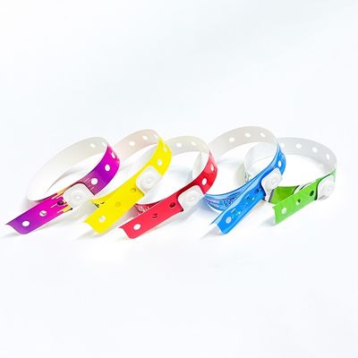 Logotipo personalizado Pulseras de PVC impermeables en varios colores para promociones