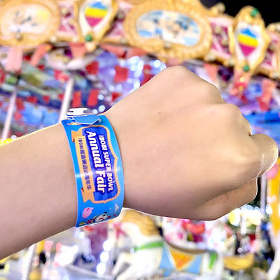 Pulseras de PVC personalizadas con material impermeable para actividades de eventos