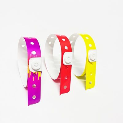 Logotipo personalizado Vinyl PVC pulseras de forma L Una capa de PVC coloridas pulseras de pulsera para la promoción y artículos de regalo