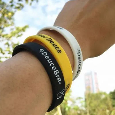 Logotipo personalizado de pulseras de silicona impresas para promoción y publicidad Muchos colores de brillo nocturno luminoso de las bandas de silicona