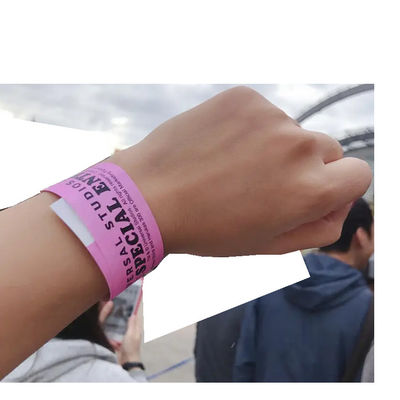 Brazaletes de evento personalizados de Tyvek Número de código de barras Inodoro Fiesta de evento VIP Identificación de admisión Brazalete de papel