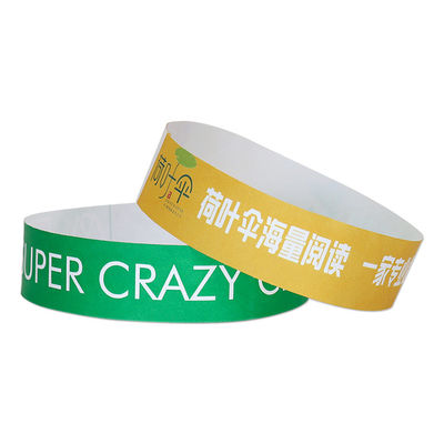 Polsillos de eventos Tyvek resistentes al sudor y a prueba de agua Eventos de código de barras Variedad de colores Brazalete de eventos de papel