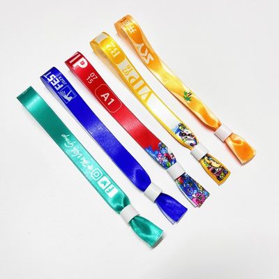 Logotipo de personalización Polyester Tejido de Tejido Pulseras Concierto Eventos de promoción Regalo Largo ajustable
