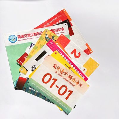 Números de dorsal rectangulares de 0,5 mm de grosor personalizados con serigrafía