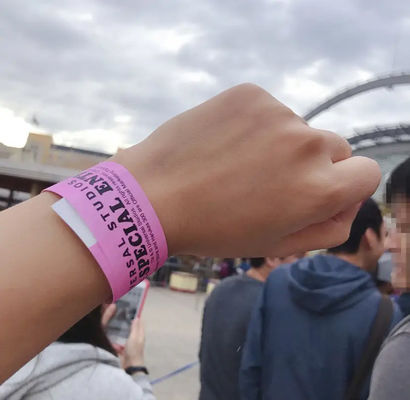 Las pulseras personalizadas para eventos Tyvek Número de código de barras Identificación de la parte a prueba de agua Brazalete de papel de admisión