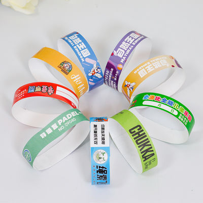 Eventos personalizados PP Pulsera de papel sintético Parque de fiestas Logotipo Impreso Impermeable a la sudoración Resistente a la entrada Pulseras de admisión
