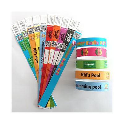 Pulseras de papel Tyvek resistentes al agua con numeración secuencial e impresión a todo color