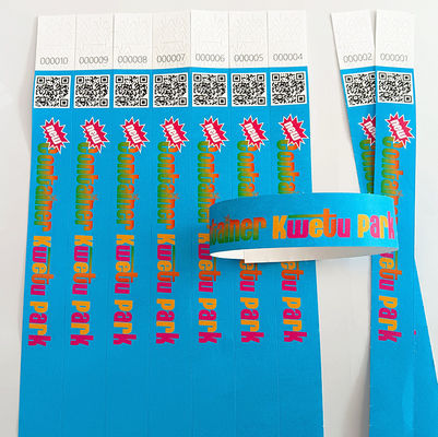 Logotipos personalizados Numeración secuencial codificación Tyvek pulseras Piscina impermeable Impresión a todo color Papel Brazalete Pulsera