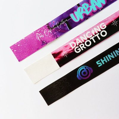 Las pulseras de Tyvek personalizadas resistentes al calor Las pulseras a granel para el evento de bodas