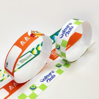 Código de barras impermeable billetes de coche fresco pulsera pulseras para el parque infantil en blanco rojo azul o personalizado