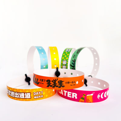 Pulseras desechables de PVC Proveedor Resistente al agua Logotipo personalizable Texto de evento Brazalete de fiesta