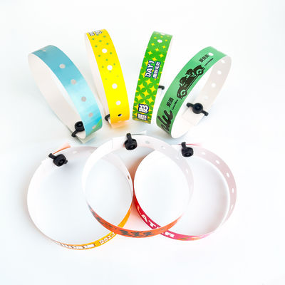 Mejora tu evento con pulseras de PVC personalizables y divertidas
