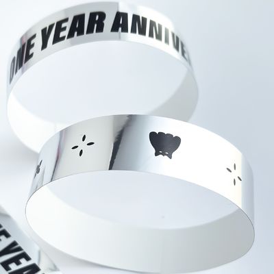 Logotipo de color de plástico unisex Servicio personalizado Eventos Glitter Pulsera holográfica en plástico